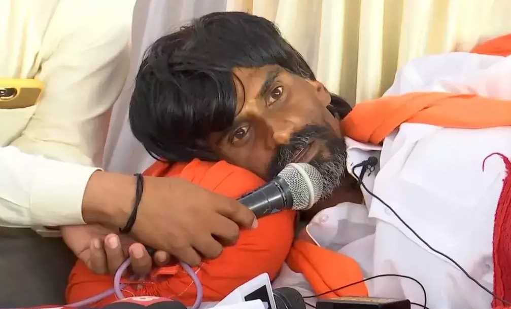 जरांगे-पाटिल ने खत्म की भूख हड़ताल, महाराष्ट्र सरकार को दिया 30 दिन का समय